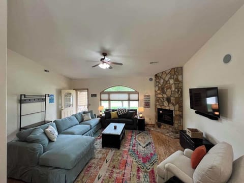 Spacious living room with plently of comfortable seating, coat/shoe rack, gas fireplace and smart TV.