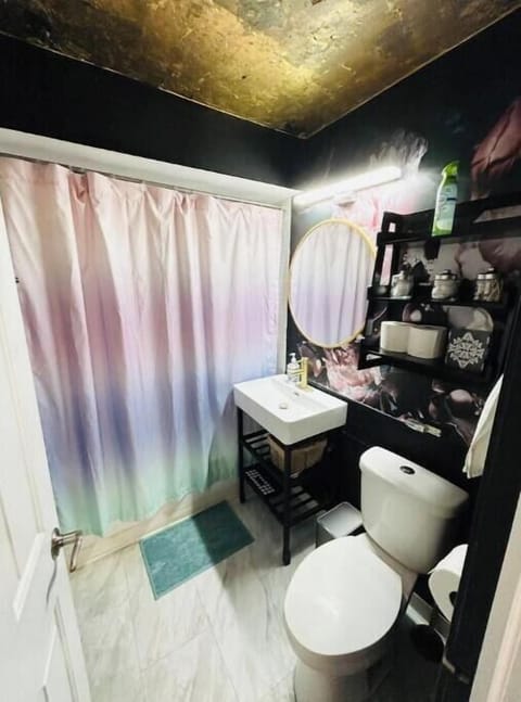 Luminous full bath with all essentials.