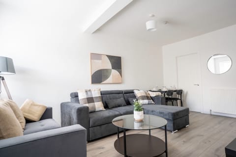 Living Room / Lounge