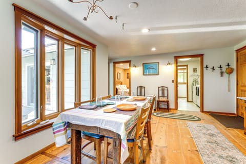 Dining Area | Dishware & Flatware