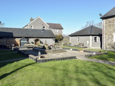 Exterior and garden area | Cynefin Cottage, New Quay