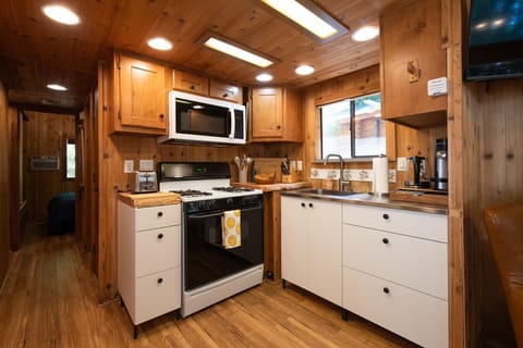 Newly Updated Kitchen – Fully Stocked