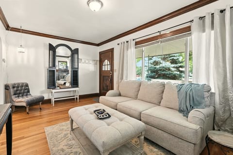 Living room with queen size pull out couch