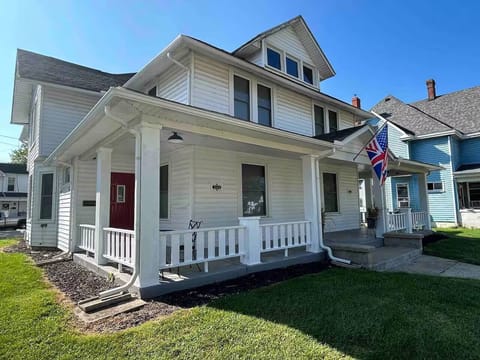 London Maisonette - Red Door (1)