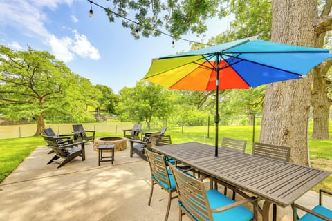 Seguin Vacation Rental | 2BR | 2BA | Stairs to Enter | 1,650 Sq Ft