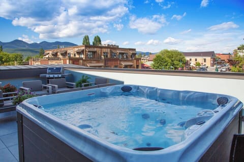 Private rooftop deck with hot tub
