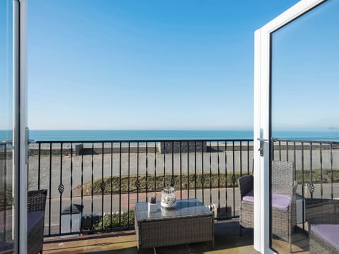 Balcony | Waves - Wendon Holidays, Caernarfon