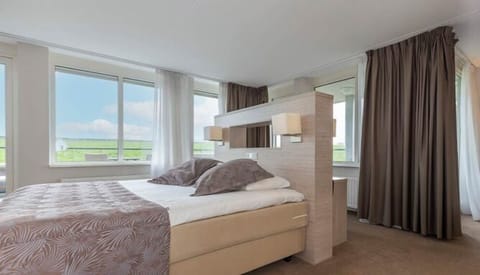 Unit with King size bed