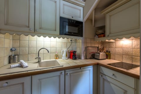 Living area with fully equipped kitchen, Duingt