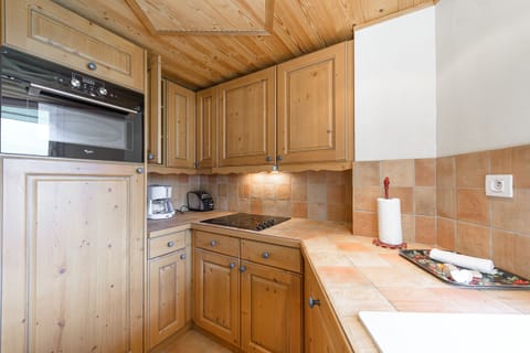Equipped and separate kitchen with lake view, Duingt