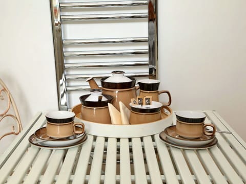Tableware, Serveware, Dishware, Cup, Porcelain, Drinkware, Coffee Cup, Saucer, Dinnerware Set