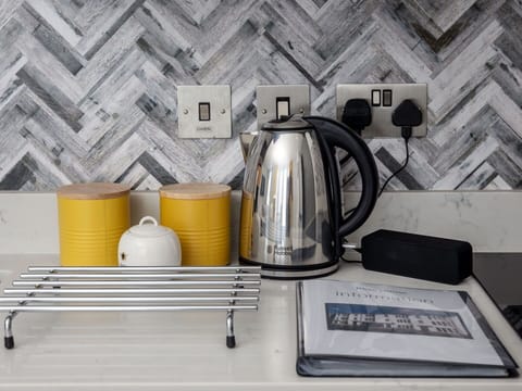 Shade, Mountain Range, Outdoor Structure, Eco Hotel, Deck, Outdoor Furniture, Garden, Chair, Landscaping, Hardwood