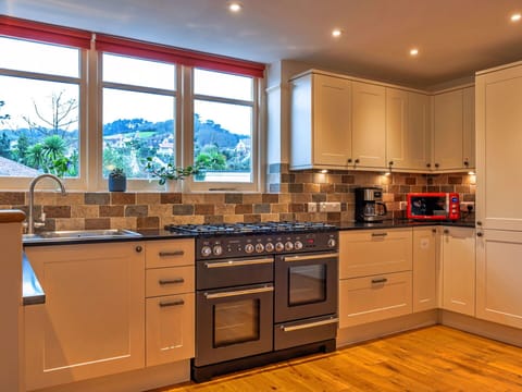 Apartment, Mountain Range, Valley, Alps, Hotel, Mountain Village