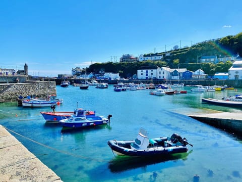 Apartment, Mountain Range, Valley, Alps, Hotel, Mountain Village