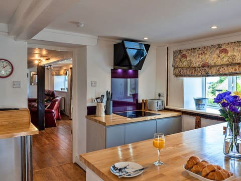 Apartment, Mountain Range, Valley, Alps, Hotel, Mountain Village