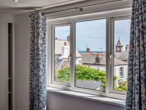 Interior Design, Window Covering, Window Treatment, Curtain, Home, Apartment, Sash Window, Molding, Daylighting