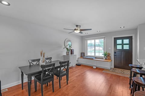 Floor, Flooring, Indoors, Hardwood, Furniture