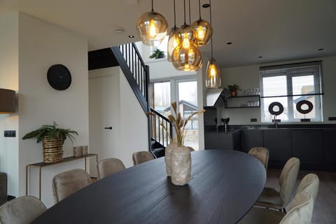 Vakantiepark Aan de Maas - Pavilion l'etage 10 - dining room