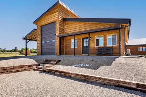 Mancos Vacation Rental | Studio | 1BA | 500 Sq Ft | 2 Steps to Enter