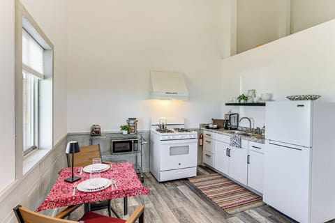 Kitchen | Microwave | Toaster