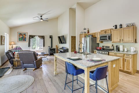 Dining Bar | Dishware/Flatware