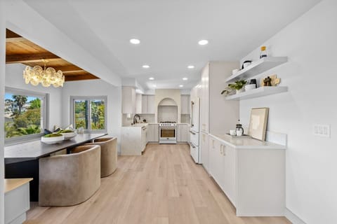 Seating for your whole crew, whether for breakfast or formal dinners