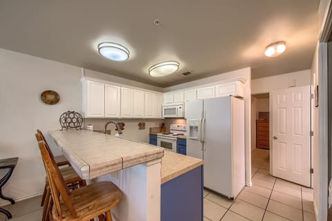 Fully Equipped Kitchen with all your cooking essentials!