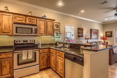 Fully Equipped Kitchen with all your cooking essentials!