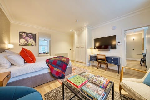 Living Room / Lounge