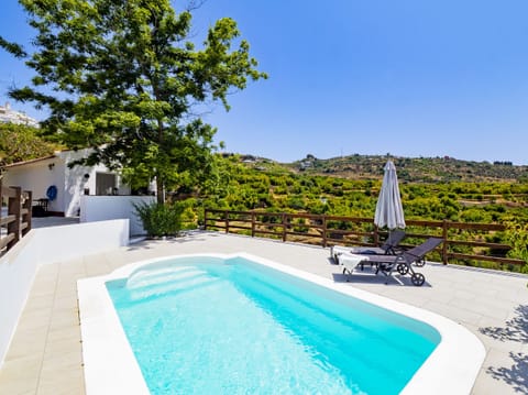 Rural house with swimming pool in Yunquera