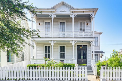 Galveston Vacation Rental | 2BR | 2BA | 1,000 Sq Ft | Stairs Required