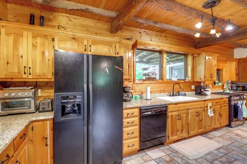 Kitchen | Microwave | Stove/Oven | 2nd Floor