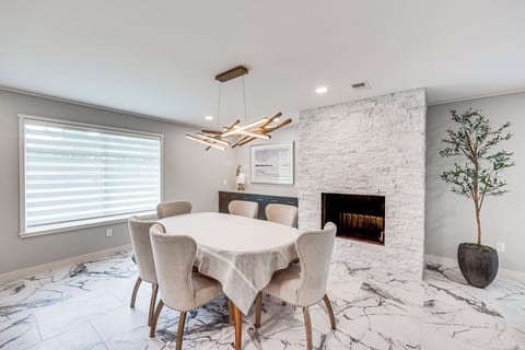 Dining Area | Open Floor Plan | Central A/C & Heating