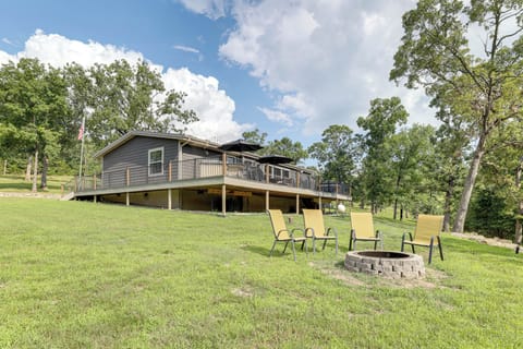 Backyard | Fire Pit | Lake Access