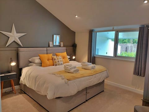 Daytime, Building, Window, Facade, Apartment, Urban Design, Condominium, Mixed-Use