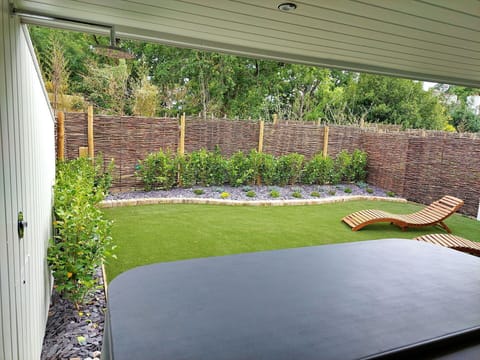 Daytime, Building, Window, Facade, Apartment, Urban Design, Condominium, Mixed-Use