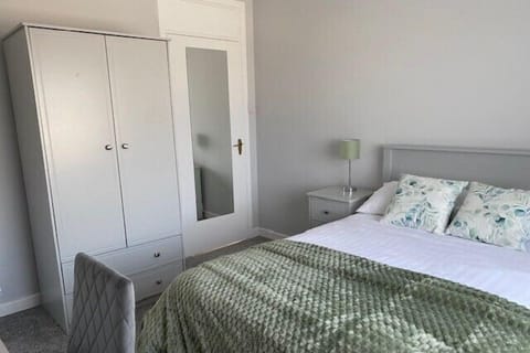 Room 8 (2)