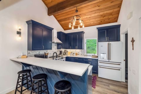 Additional counter seating