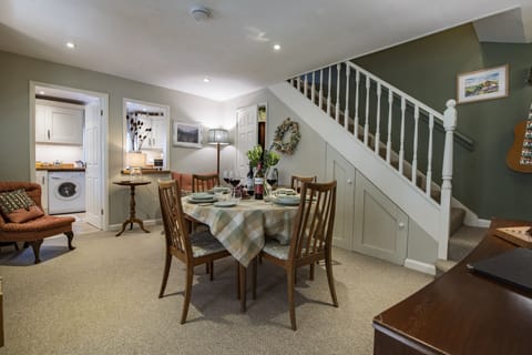 Ground floor: Dining room seating four guests