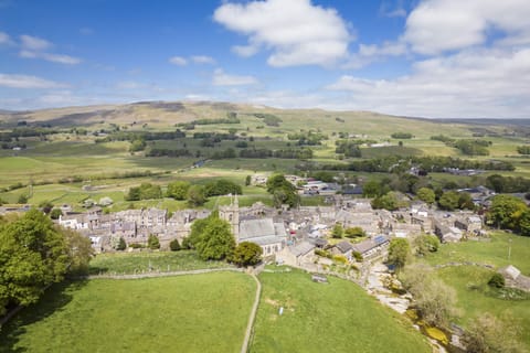 Bridge Cottage, Hawes: Nestled in the heart of Hawes, just off the cobbled streets