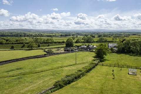 Ower Yonder, near Ingleton: Nestled in the quiet Hamlet of Far Westhouse