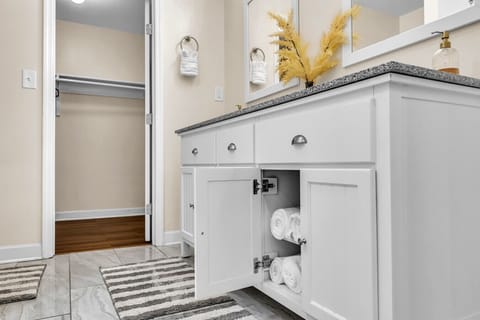 En Suite Bathroom | Features dual vanities, granite countertops, and a walk-in closet.