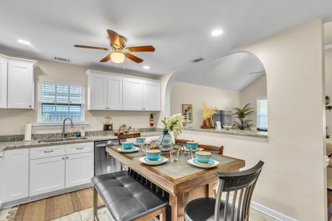 Bright Kitchen & Dining | Fully Equipped, Modern Appliances & Seating for Six