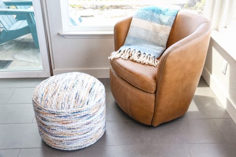 Swivel around to see the ocean