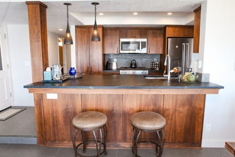 Eat in bar at the kitchen