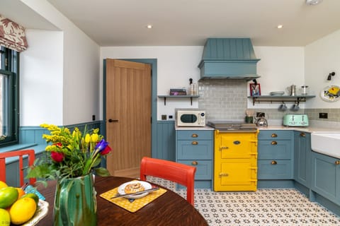 Kitchen / Dining Area