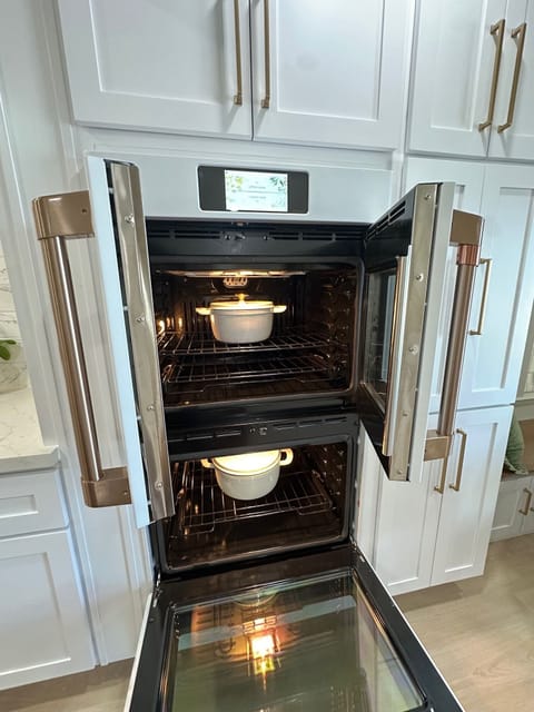 A bakers dream! A true convection, double oven. 