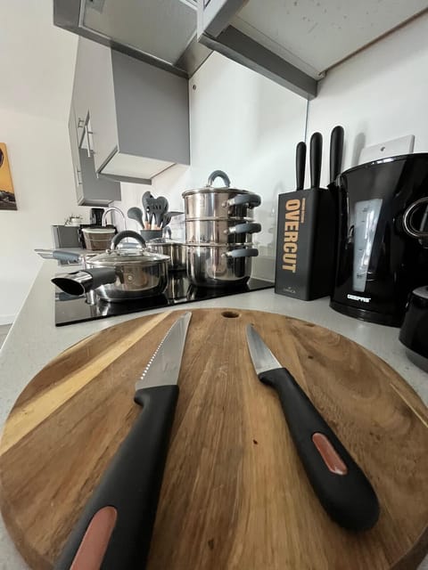 Saucepans, utensils, knives all supplied