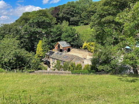 The Setting | The Woodland Loft, Hebden Bridge