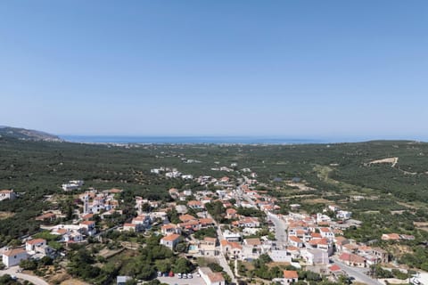 The beautiful seaside area of Kolymvari is just 4 km away, making it an ideal base for your holiday.